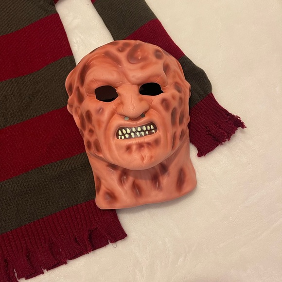 Freddy Krueger Distressed Sweater & Mask Costume, A Nightmare on Elm Str… - Picture 7 of 15